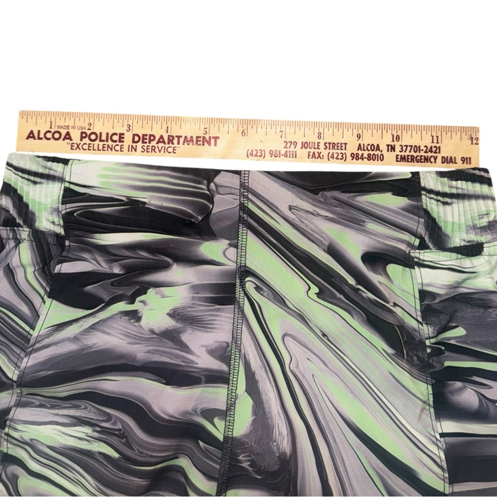Lululemon Hotty Hot High-Rise Short 4" *Special Edition - Picture 7 of 9
